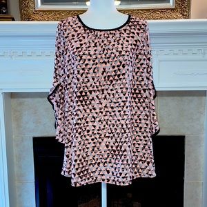 Vision USA Geometric Print Split Bell Sleeve Top